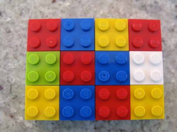 Một hình chữ nhật được lắp bằng LEGO