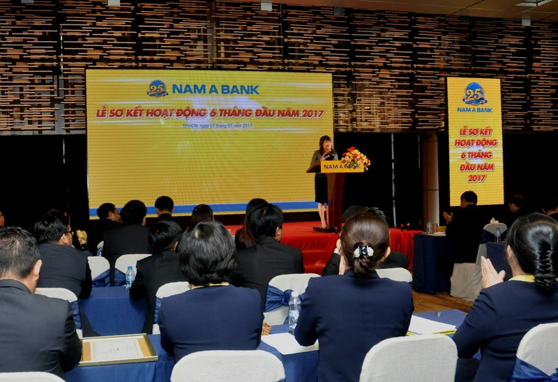 Bà Lương Thị Cẩm Tú – Tổng Giám đốc Nam A Bank phát biểu chỉ đạo tại buổi Lễ.

