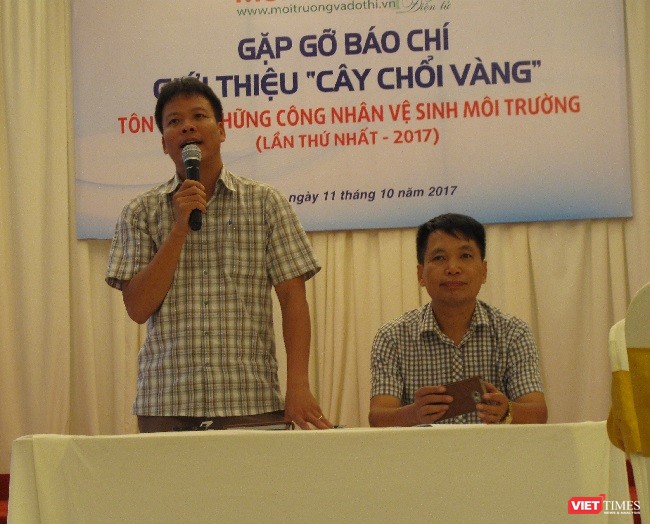 Đại diện ban tổ chức, ông Đồng Xuân Thụ và ông Đặng Vương Hưng phát biểu tại buổi họp báo.