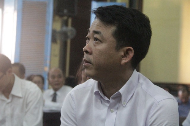 Cựu chủ tịch VN Pharma Nguyễn Minh Hùng tại tòa. Ảnh: Dân trí