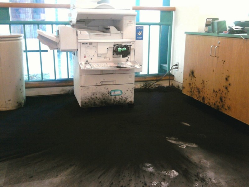 Vết mực tung toé từ máy photocopy không khác gì một vụ nổ kinh hoàng.