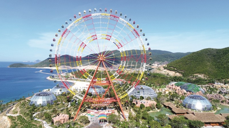  Vinpearl Sky Wheel trở thành biểu tượng mới trên vịnh Nha Trang