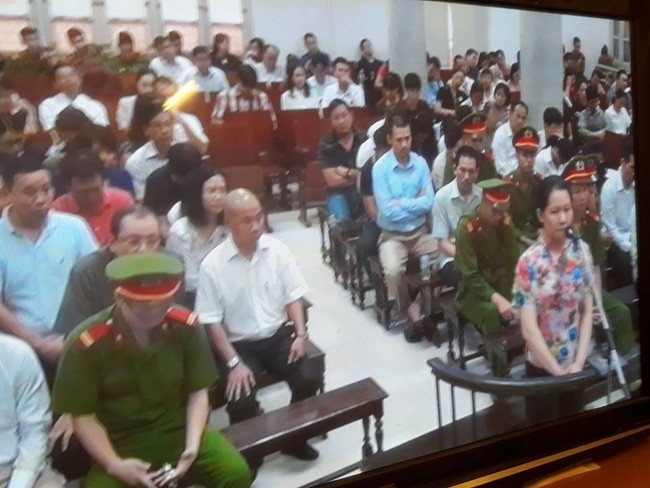 Bị cáo Nguyễn Minh Thu trả lời trước tòa ngày 9/9