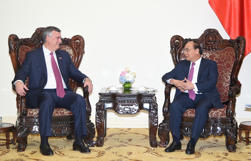 Thủ tướng Nguyễn Xuân Phúc và ông  Kevin Mc Allister, Chủ tịch kiêm Tổng Giám đốc Công ty Boeing Thương mại (Hoa Kỳ) - Ảnh: VGP