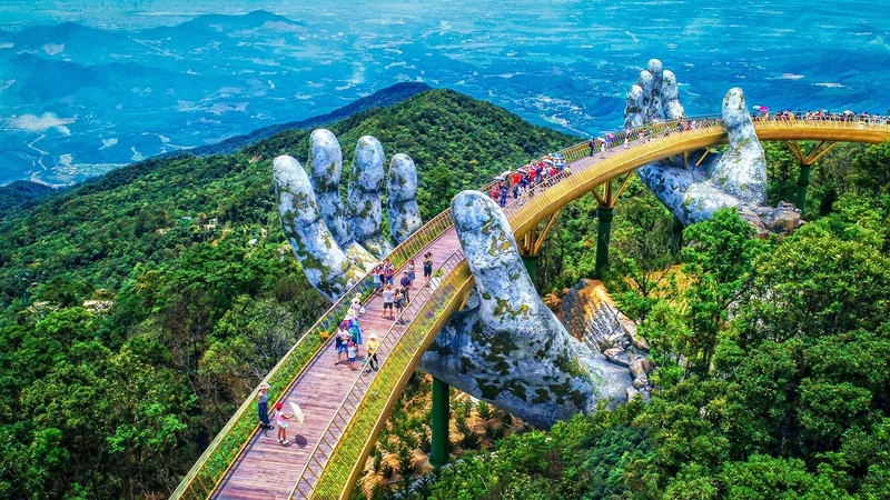 Cầu Vàng Đà Nẵng đã lọt top những cây cầu đi bộ ấn tượng nhất thế giới. 