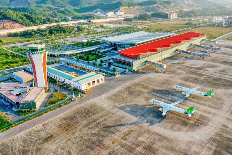 “Sân bay khu vực hàng đầu thế giới 2020”; “Sân bay có hệ thống phòng chờ thương gia hàng đầu châu Á 2020”; “Sân bay mới hàng đầu thế giới 2019”... là một trong các giải thưởng uy tín được trao cho sân bay quốc tế Vân Đồn.