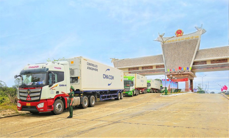  Phương tiện vận chuyển của THILOGI tại CK quốc tế Nam Giang trong ngày khai trương