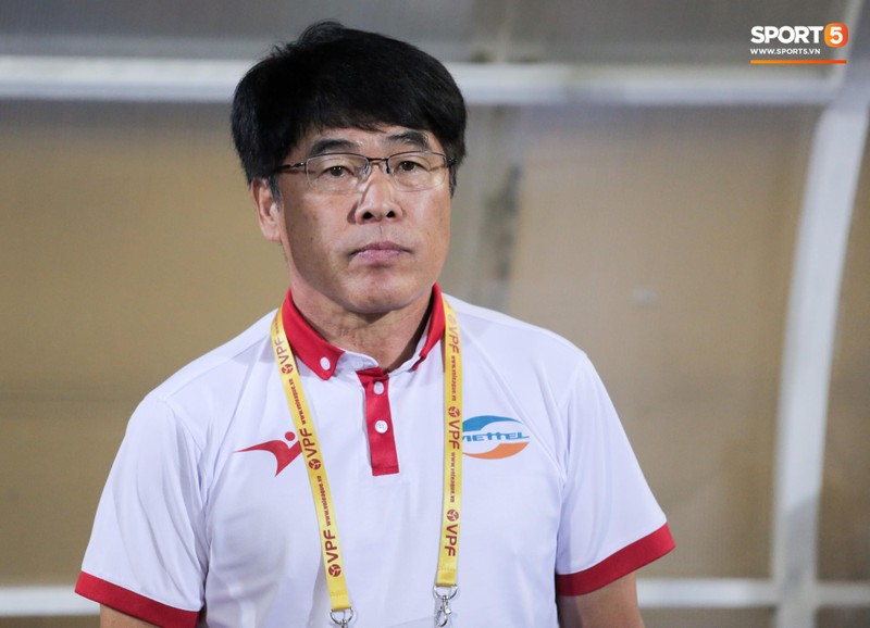 HLV Lee Heung-sil là  nhà cầm quân thứ 5 tại V.League 2019 rời đội bóng ( ảnh Sport5)