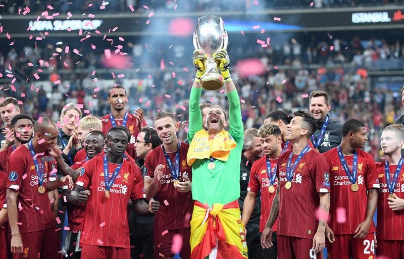 Thủ thành Adrian xuất sắc cản phá cú đá từ chân Abraham, giúp Liverpool đoạt Siêu cúp châu Âu 2019. Ảnh CNN.