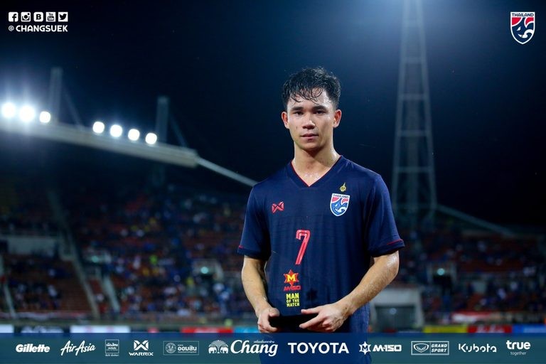 Tiền vệ 21 tuổi Supachok Sarachat đã được ban tổ chức bình chọn cho danh hiệu cầu thủ xuất sắc nhất trận đấu giữa Thái Lan và Việt Nam. Ảnh Changsuke.
