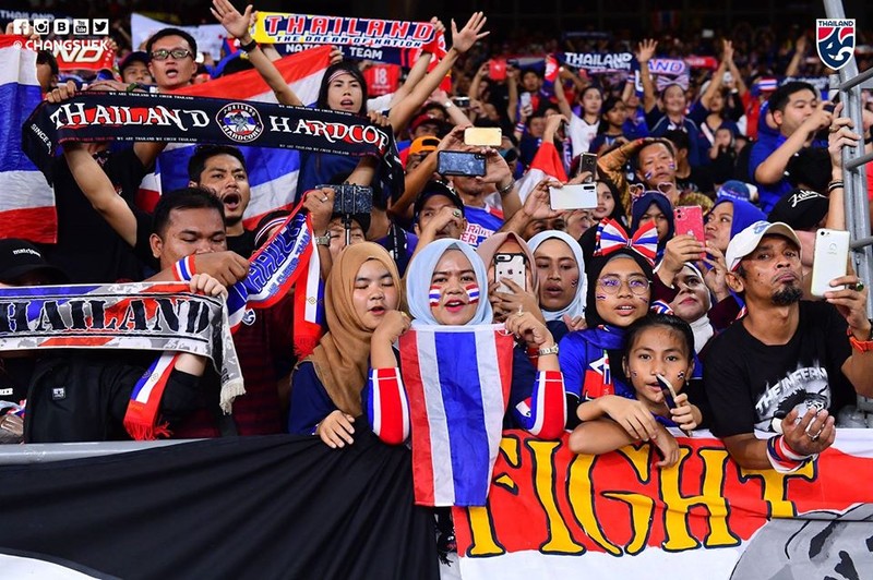 Khán giả Thái Lan thất vọng khi đội nhà thua trận. Ảnh Changsuek