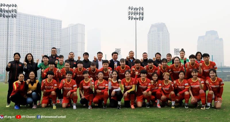 16 thành viên, bao gồm 14 cầu thủ và 2 bác sĩ của đội tuyển bóng đá nữ Việt Nam tham dự VCK Asian Cup nữ 2022 đã dính Covid-19. Ảnh VFF.