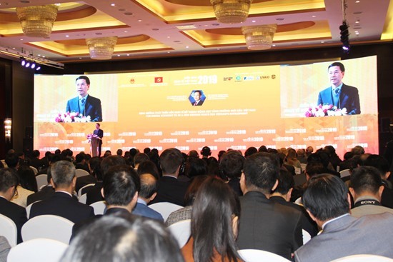 Bộ trưởng Nguyễn Mạnh Hùng phát biểu tại phiên họp.