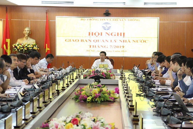 Bộ trưởng Bộ TT&TT Nguyễn Mạnh Hùng phát biểu tại Hội nghị giao ban 