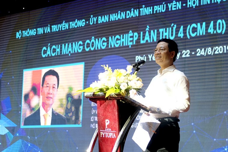 Bộ trưởng Bộ TT&TT Nguyễn Mạnh Hùng phát biểu tại Hội thảo