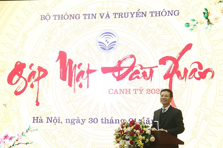 Bộ trưởng Bộ TT&TT Nguyễn Mạnh Hùng phát biểu tại buổi gặp mặt đầu năm