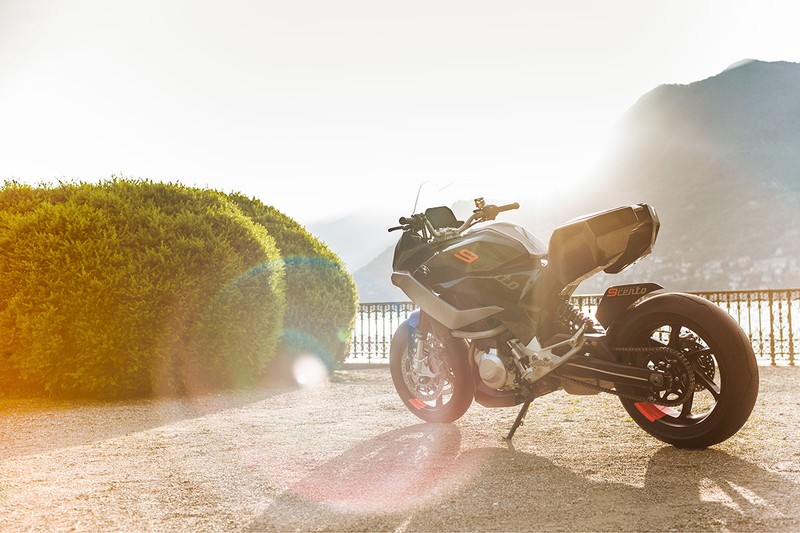 phong cách của 9cento là sự kết hợp của nhiều đặc điểm đến từ các dòng xe khác nhau trong gia đình BMW Motorrad