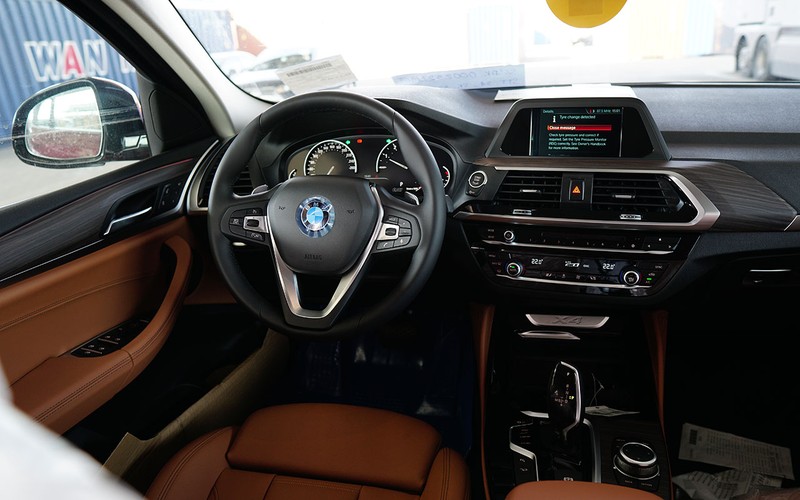 Nội thất của BMW X4 được bê nguyên thiết kế của người anh em X3.