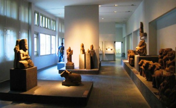 Các hiện vật trưng bày tại Bảo tàng Điêu khắc Chăm ở Đà Nẵng. Ảnh: website Bảo tàng Điêu khắc Chăm