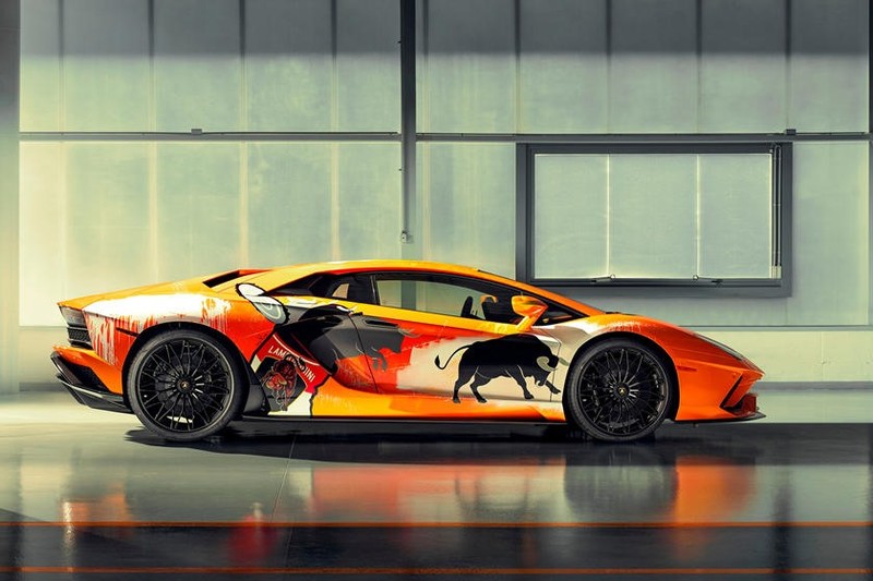 Mẫu Lamborghini Adventador S được sơn lại bởi Skyler Gray. Ảnh: Carbuzz