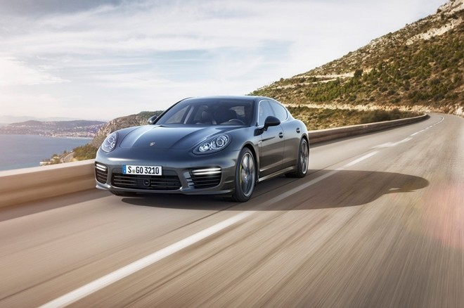 Porsche triệu hồi hơn 50.000 chiếc Cayenne và Panamera.
