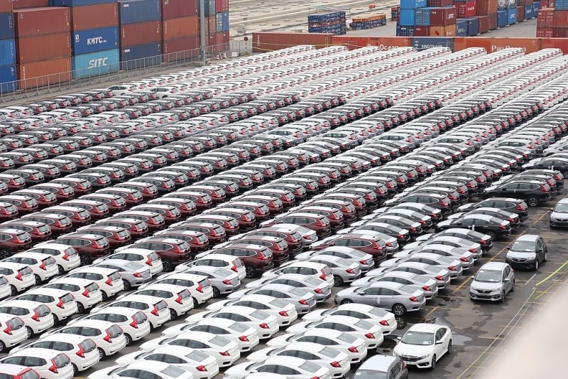 Một lượng lớn ô tô nhập khẩu được hưởng thuế ưu đãi 0% đang gây không ít khó khăn cho các doanh nghiệp sản xuất trong nước. Ảnh: Nguyễn Hà