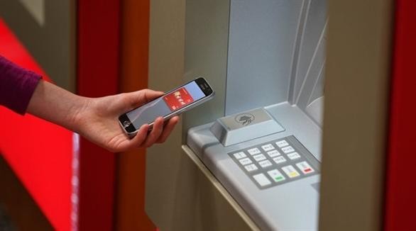 Dịch vụ ngân hàng trên điện thoại thông minh đang dần thay thế việc rút tiền ATM