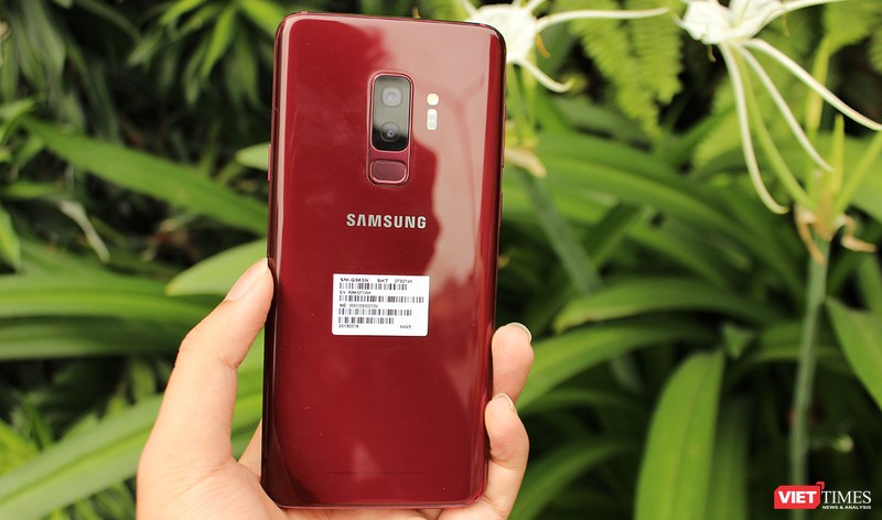 Galaxy S9 Plus Đỏ tía vừa được xách tay về Việt Nam