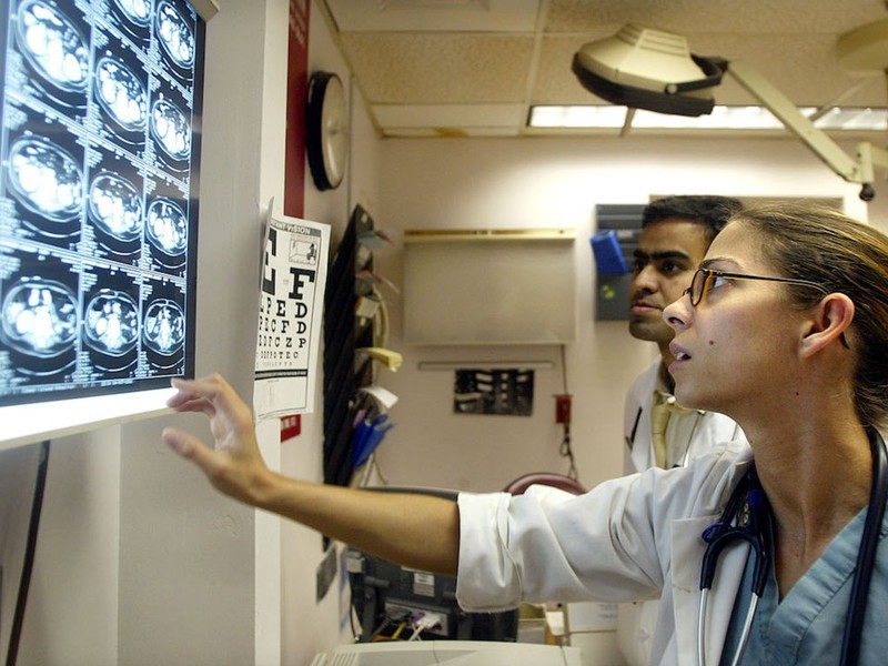 Bác sỹ có thể ra quyết định chuẩn xác hơn nhờ sự hỗ trợ của AI (ảnh: Getty Images)