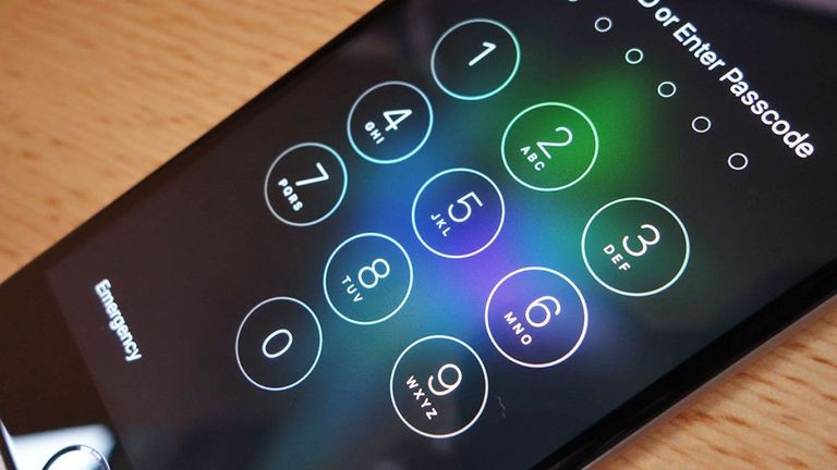 Cơ chế bảo vệ iPhone, iPad bằng mật mã có bị qua mặt bởi những thủ thuật đơn giản (ảnh: PopularMechanics)