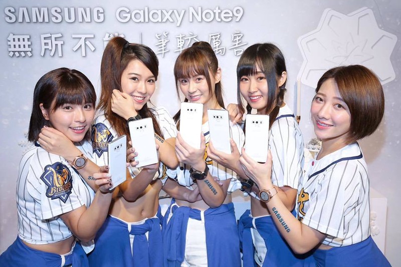 Màu trắng là màu vỏ thứ 6 được Samsung bổ sung cho Galaxy Note 9