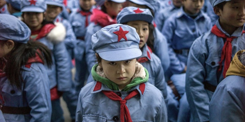 Trẻ em mặc đồng phục ở Trung Quốc (ảnh: AFP)