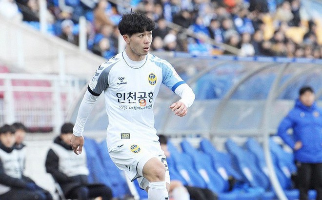 Công Phượng bị "đói bóng" trong trận đấu với Jeonbuk FC