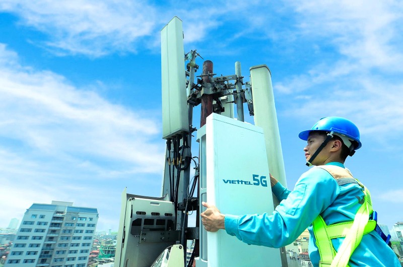 Viettel vừa lắp đặt xong trạm phát sóng 5G thử nghiệm tại Hồ Gươm, Hà Nội