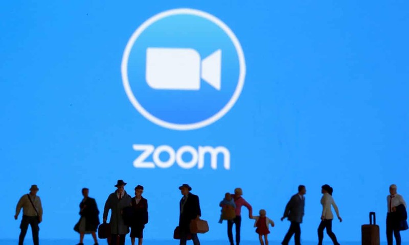 Ứng dụng Zoom bỗng dưng trở nên phổ biến trong thời kỳ dịch Covid-19 bùng phát (ảnh The Guardian)