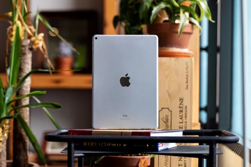 Máy tính bảng iPad của Apple (ảnh: The Verge)