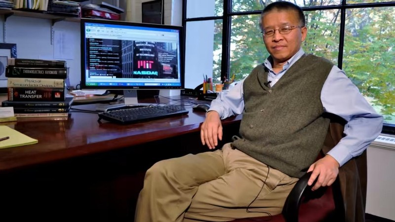 Giáo sư Chen Gang là một trong những nhà nghiên cứu đằng sau việc khám phá ra thứ có thể là vật liệu chip tốt nhất (ảnh: MIT)