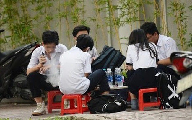 Tỷ lệ hút thuốc lá điện tử trong giới trẻ Việt Nam đang gia tăng nhanh chóng