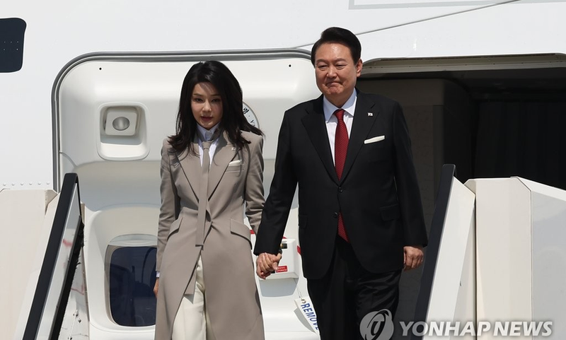 Tổng thống Hàn Quốc Yoon Suk Yeol và phu nhân (ảnh: Yonhap News)