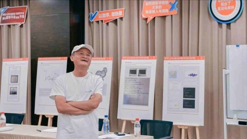 Jack Ma xuất hiện tại cuộc thi toán học thường niên của Alibaba (ảnh: SCMP)