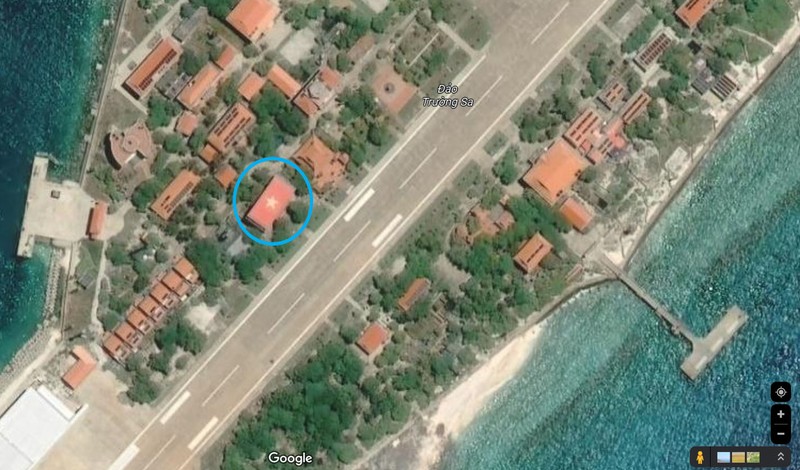 Hình ảnh quốc kỳ Việt Nam tại đảo Trường Sa Lớn trên Google Maps và Google Earth