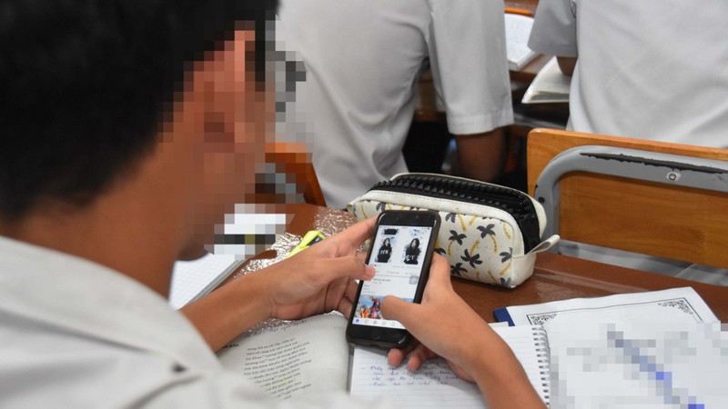 Học sinh không nên mang điện thoại thông minh vào trong lớp, khuyến cáo của UNESCO