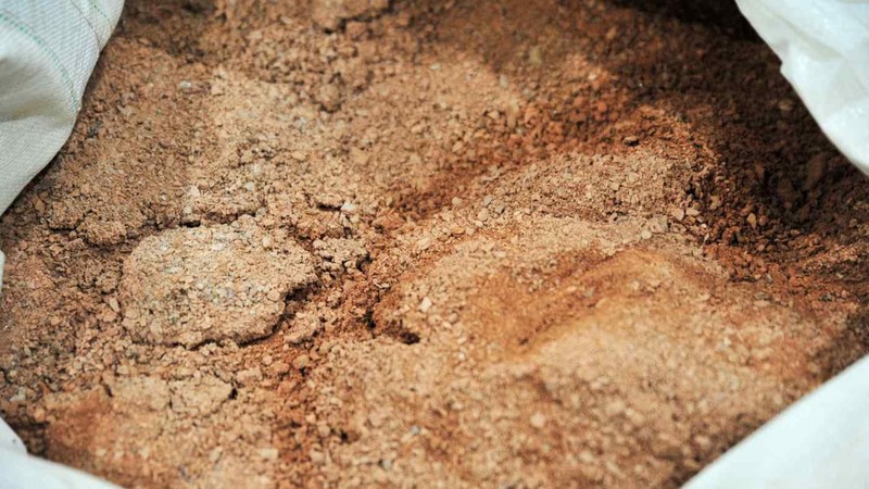 Quặng chứa kim loại đất hiếm đang chờ xử lý tại một nhà máy ở Saskatchewan, Canada (ảnh: Reuters)