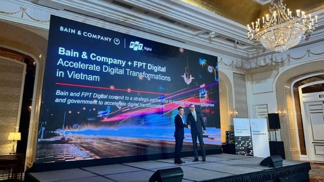 Lãnh đạo FPT Digital và đại diện Bain & Company trong sự kiện tại Tp. HCM. (ảnh: Bain & Company Việt Nam).