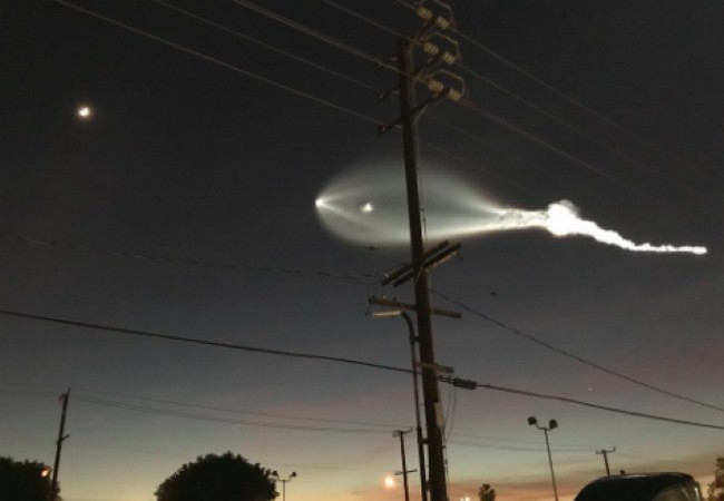Hình ảnh nhiều người dân lầm tưởng người ngoài hành tinh xuất hiện trên bầu trời California, Mỹ (Ảnh Twitter)