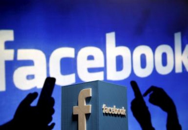 Facebook sẽ có sự thay đổi lớn trên News Feed giúp tăng sự tương tác giữa bạn bè, người thân (Ảnh Reuters)