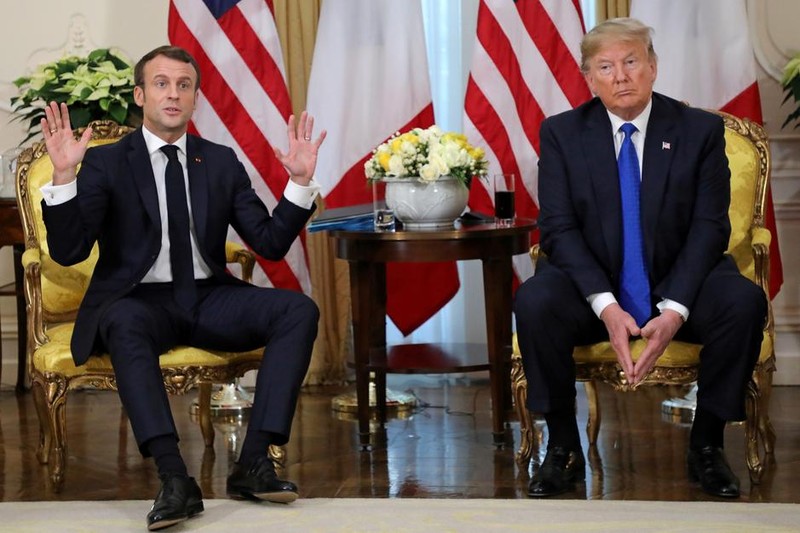 Tổng thống Pháp Emmanuel Macron gặp Tổng thống Mỹ Donald Trump trước thềm Hội nghị thượng đỉnh NATO ở Watford (Anh) ngày 3/12 (Ảnh: Reuters)
