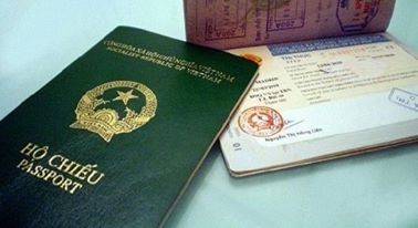 Hơn 4.000 người thôi hộ chiếu quốc tịch Việt Nam hầu hết là cô dâu lấy chồng nước ngoài.