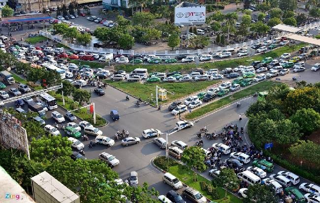Sở GTVT TP. Hồ Chí Minh đã có kế hoạch giải quyết vấn đề ùn tắc ở khu vực sân bay Tân Sơn Nhất - (Ảnh minh họa).