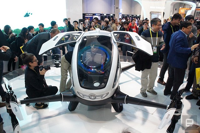 Drone chở người là sản phẩm công nghệ nổi bật trong năm 2016.